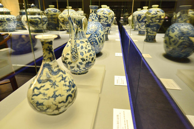 明代官窯瓷器亮相山東博物館